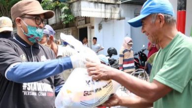 Photo of 2.000 Paket Sembako Dibagikan, Baddrut: Corona Musuh Kita