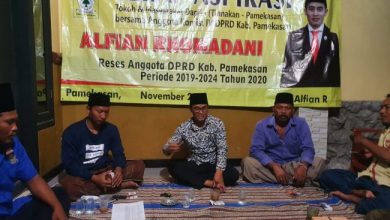 Photo of Gelar Reses, Alfian Bagikan Kartu Asuransi Nelayan