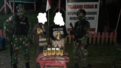 Photo of Penyelundupan Miras di Perbatasan RI-PNG Digagalkan Satgas Yonif R 100