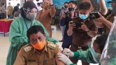 Photo of Wabup Hamdam Lakukan Vaksin Covid-19 Perdana di PPU