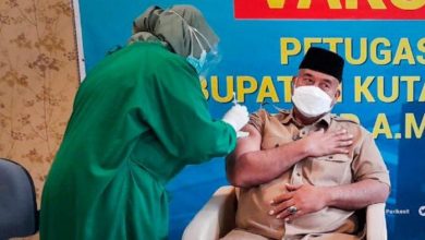 Photo of Bupati Kukar Disuntik Vaksin Tahap Kedua