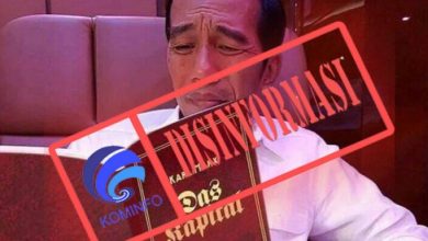 Photo of Foto Jokowi Membaca Buku “Das Kapital”