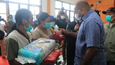 Photo of Kapolda Papua Kunjungi Warga Dampak Kerusuhan Yalimo