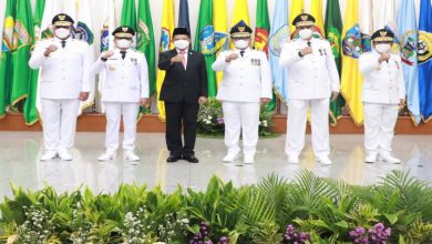 Photo of Lantik 5 Penjabat Gubernur, Mendagri Amanatkan Jaga Stabilitas Politik, Pemerintahan, dan Keamanan