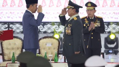 Photo of Presiden Jokowi Kukuhkan Prabowo Pangkat Jenderal Bintang 4