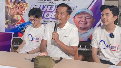 Photo of Ratusan Anak Muda Tumpah Ruah, Puluhan Tim Mobile Legend Rebutkan Piala Mudyat Noor