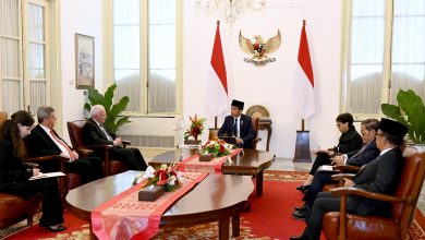 Photo of Presiden Mahmoud Abbas Anugerahi Presiden Jokowi “Grand Collar Order of the State of Palestine”