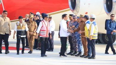 Photo of Sejarah untuk Indonesia, Bupati Zainal Sambut Presiden Jokowi di Bandara VVIP