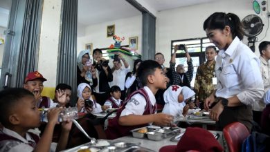 Photo of Komdigi Pastikan Sosialisasi Program Makan Gratis hingga Pelosok