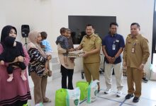 Photo of Upaya Penurunan Stunting, Bupati Mudyat Salurkan Bantuan Cadangan Pangan untuk 200 Balita Gizi Kurang