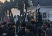 Photo of Usung Tema “Indonesia Ironi, Kaltim Jadi Anak Tiri”, Aliansi Rakyat Kaltim Gelar Aksi dan Layangkan 15 Tuntutan