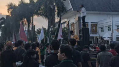Photo of Usung Tema “Indonesia Ironi, Kaltim Jadi Anak Tiri”, Aliansi Rakyat Kaltim Gelar Aksi dan Layangkan 15 Tuntutan