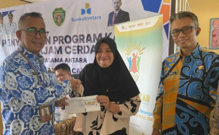 Photo of Jangkau Kawasan Pesisir, Penyerahan Perdana Kartu Penajam Cerdas Sasar Pantai Lango hingga Jenebora
